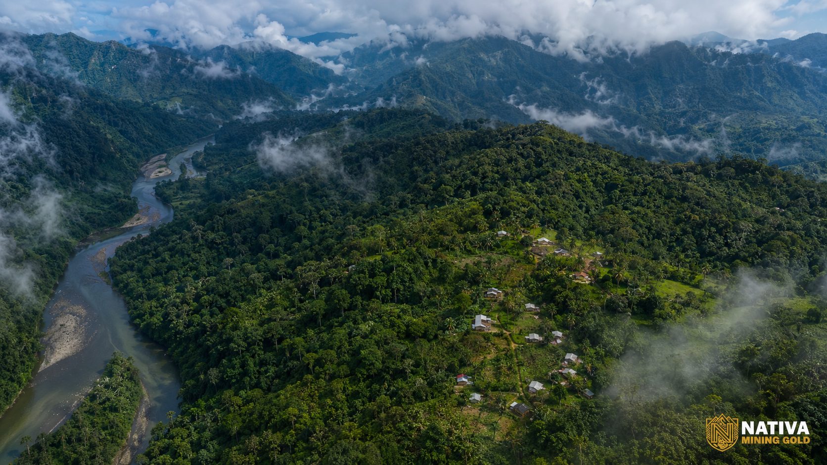Vista aérea del Resguardo Tahamí del Alto Andágueda, río y comunidades — Bagadó, Chocó.